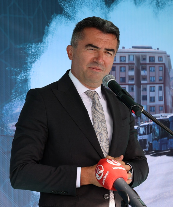 Başkan Mehmet Sekmen flosuna 19 araç daha kattı..