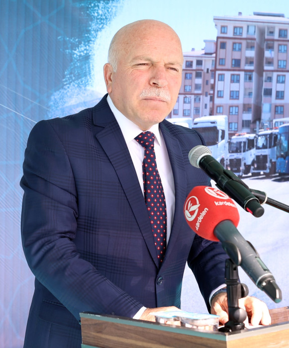 Başkan Mehmet Sekmen flosuna 19 araç daha kattı..