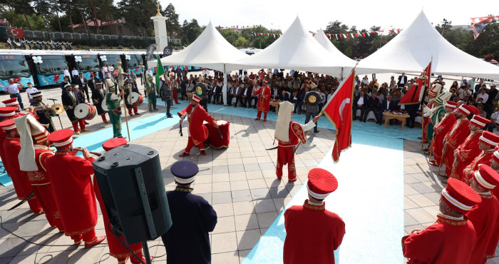 Başkan Mehmet Sekmen flosuna 19 araç daha kattı..