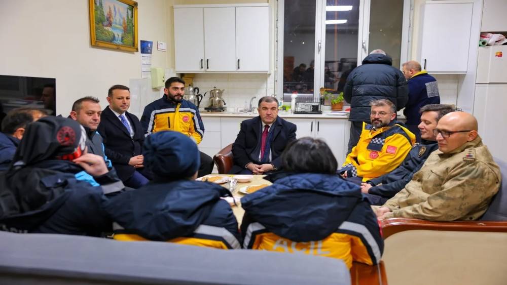 Vali Eldivan&rsquo;dan sağlık &ccedil;alışanlarına yeni yıl ziyareti
