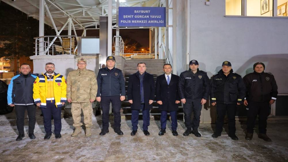 Vali Eldivan yeni yıla g&ouml;revi başındaki g&uuml;venlik g&uuml;&ccedil;leriyle girdi
