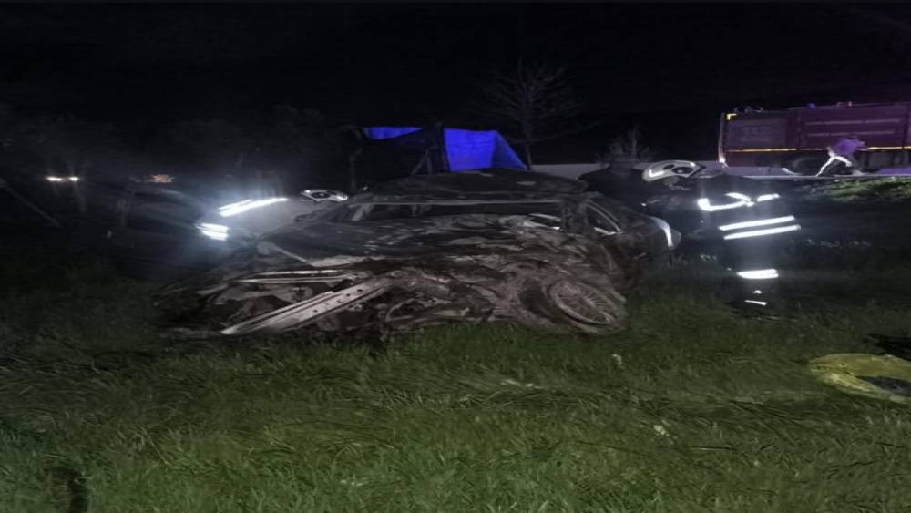 Kırıkhan&rsquo;da hurdaya d&ouml;nen otomobilin s&uuml;r&uuml;c&uuml;s&uuml; yaralandı
