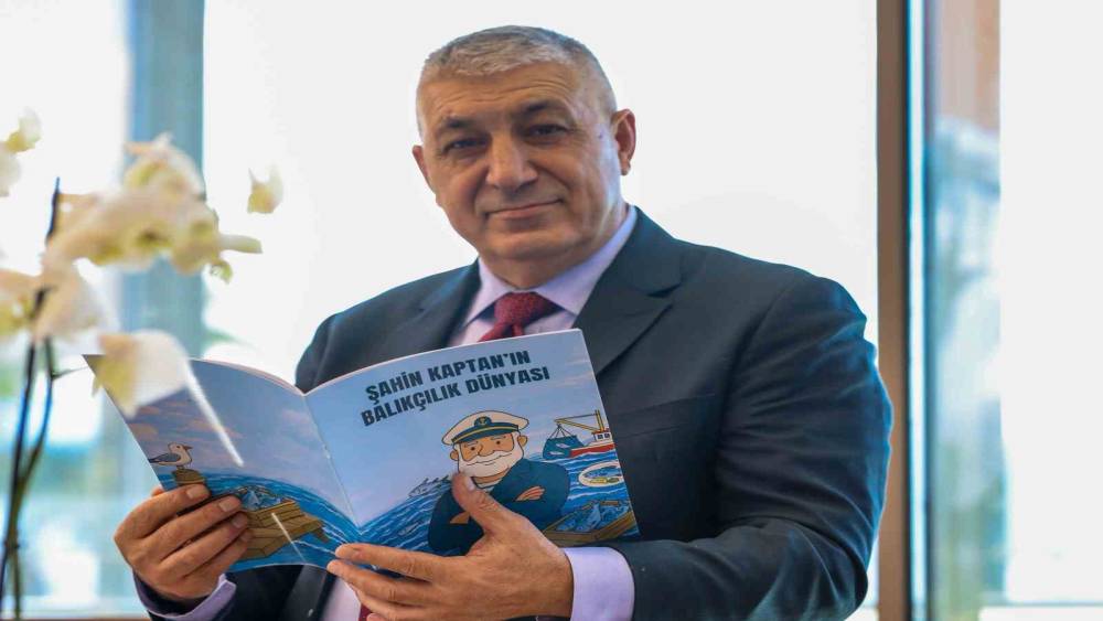 Şahin Kaptan, &ccedil;ocuklara balığı sevdirmek i&ccedil;in yola &ccedil;ıktı
