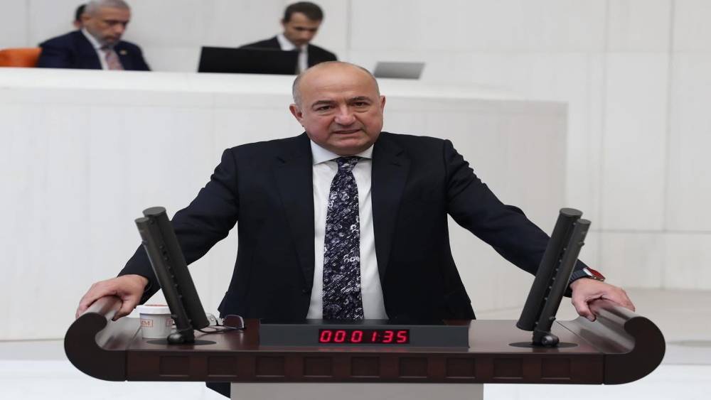 AK Partili Gider&rsquo;den &Ouml;zg&uuml;r &Ouml;zel&rsquo;e: "Boş ver sen k&ouml;pr&uuml;y&uuml; bedava yapmayı. Belediye başkanına talimat ver, suyu bedava da yapmasın, en azından ucuzlatsın"
