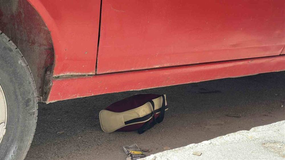 Burdur&rsquo;da kapıda unutulan &ccedil;antadan hırsızlık yapan şahıslar yakalandı
