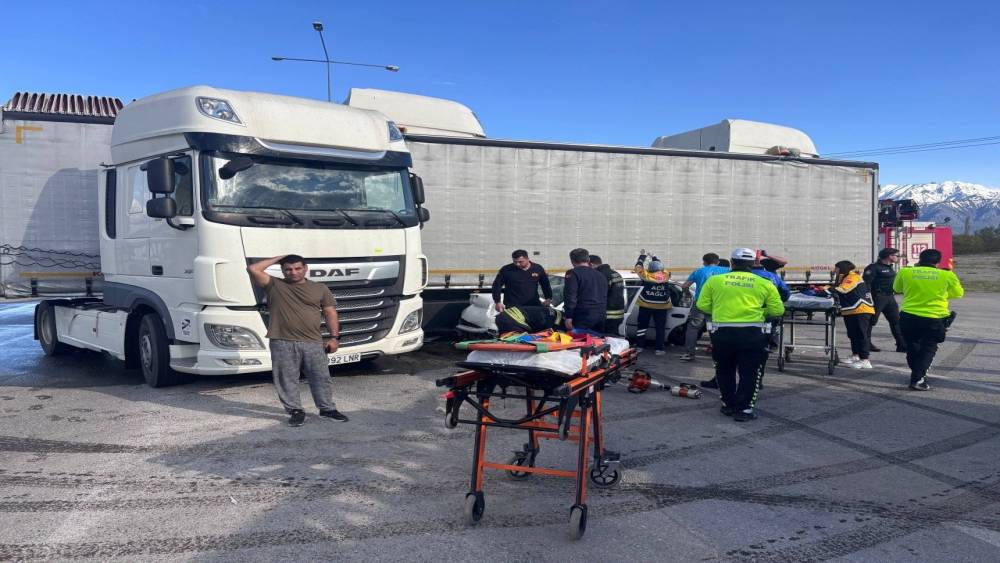 Erzincan-Sivas kara yolunda kaza: 2 yaralı
