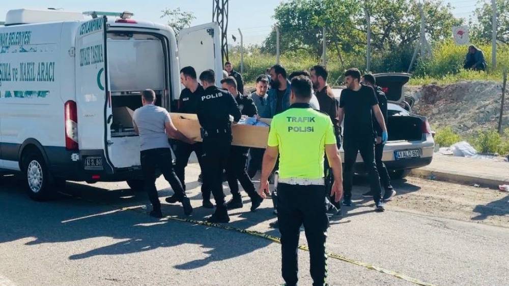 Park halindeki otomobilin i&ccedil;erisinde &ouml;l&uuml; bulundu
