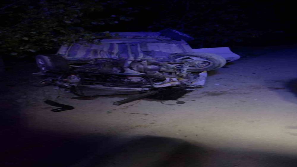 Alkoll&uuml; s&uuml;r&uuml;c&uuml; otomobiliyle takla attı
