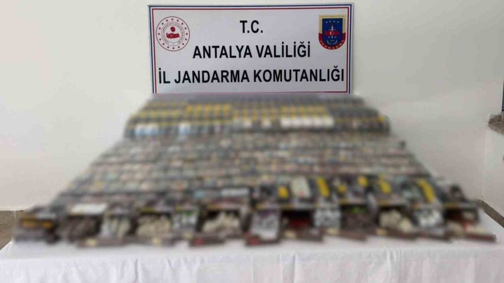 Manavgat&rsquo;ta 5 bin paket ka&ccedil;ak sigara ele ge&ccedil;irildi

