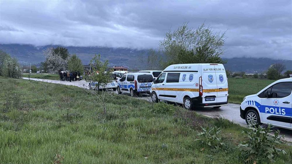 Bolu&rsquo;da konuşmaya &ccedil;ağırılan gen&ccedil;lere silahlı saldırı: 1&rsquo;i ağır 2 yaralı
