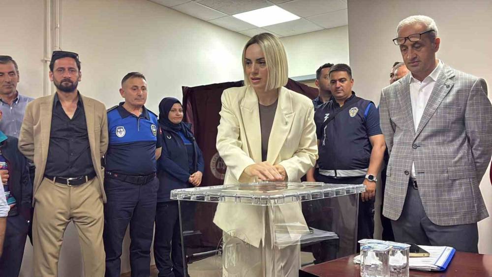 Ak&ccedil;akoca Belediyesi başkan vekili Alev &Uuml;nal oldu
