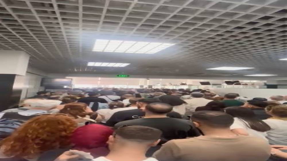 9 g&uuml;nl&uuml;k tatilde 185 binden fazla yolcu, yaklaşık 20 bin ara&ccedil; ge&ccedil;iş yaptı
