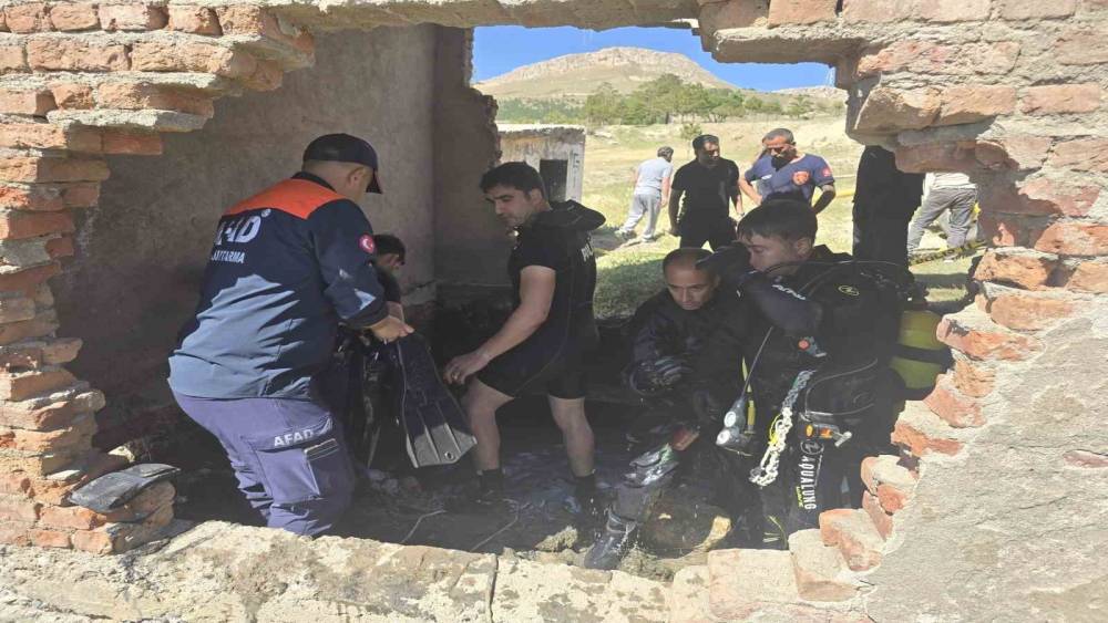 Van&rsquo;da kaybolan &ccedil;ocuk su kuyusunda &ouml;l&uuml; bulundu
