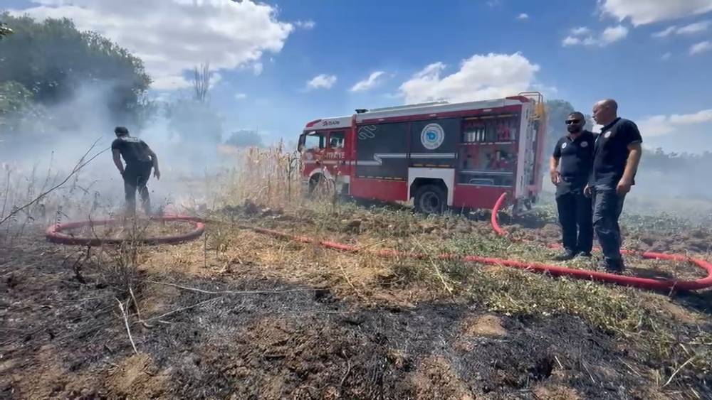 Tekirdağ&rsquo;da anız yangını 100 dekarlık alana zarar verdi
