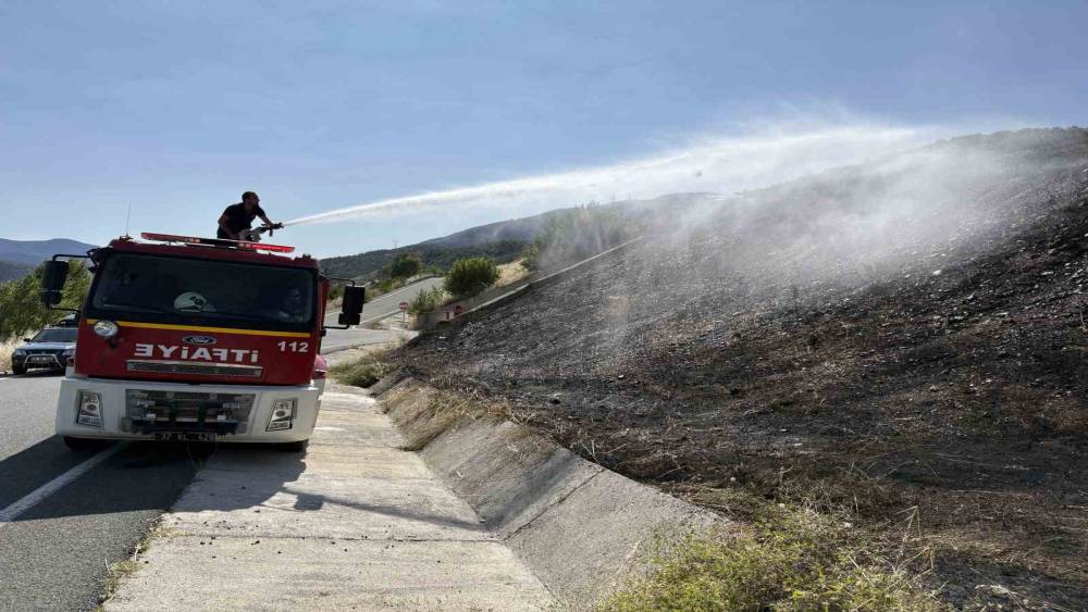 Kastamonu&rsquo;da &ccedil;ıkan &ouml;rt&uuml; yangınları b&uuml;y&uuml;meden s&ouml;nd&uuml;r&uuml;ld&uuml;
