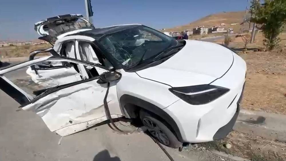 Elazığ&rsquo;da tırla otomobil &ccedil;arpıştı: 4 yaralı

