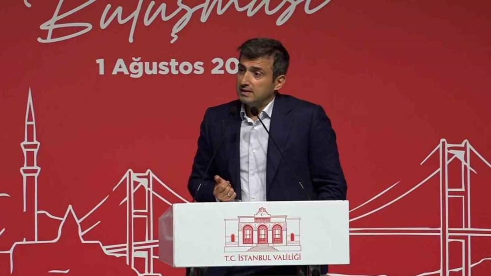 Baykar Y&ouml;netim Kurulu Başkanı Bayraktar: "B&uuml;y&uuml;k ve &ouml;nemli eserler konfor alanının dışında kalmaya razı olanlar tarafından ger&ccedil;ekleştirildi"
