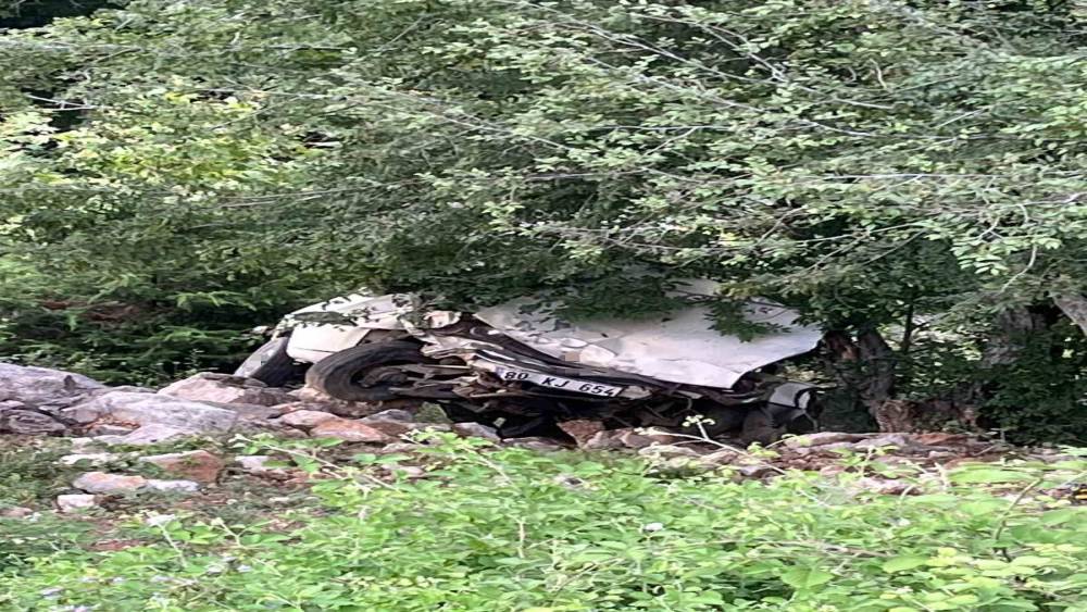 Osmaniye&rsquo;de otomobil u&ccedil;uruma savruldu: 1 yaralı
