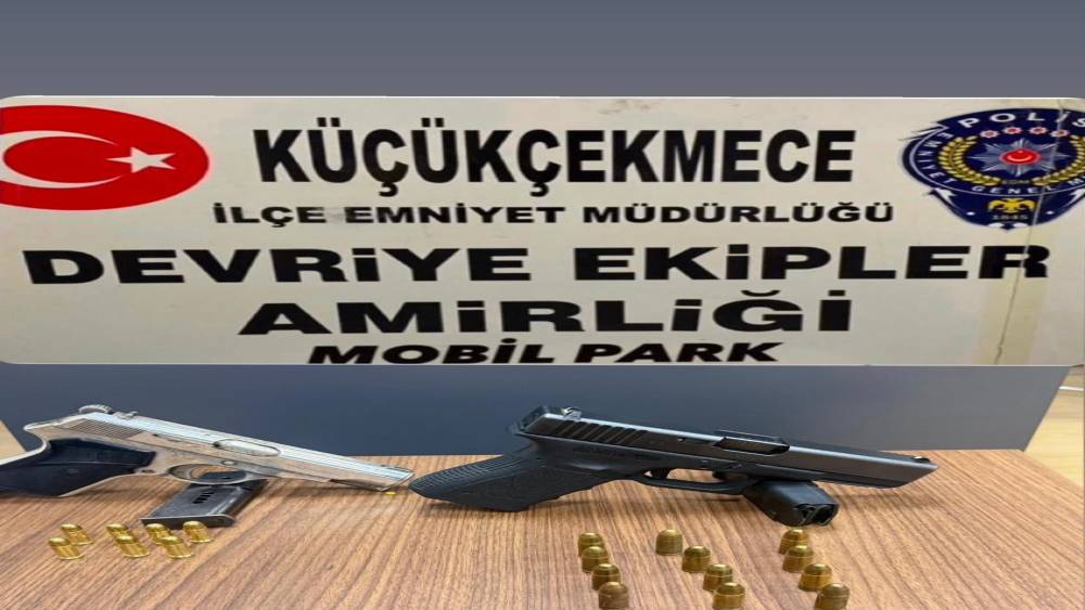 K&uuml;&ccedil;&uuml;k&ccedil;ekmece&rsquo;de ş&uuml;phe &uuml;zerine durdurulan ara&ccedil;tan silah ve &ccedil;akar sistemi &ccedil;ıktı
