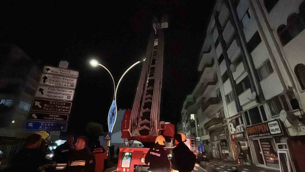 &lsquo;&Ccedil;atı yangını&rsquo; ihbarı ekipleri harekete ge&ccedil;irdi
