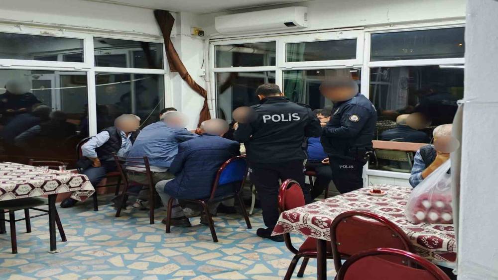 Bursa&rsquo;da 300 polisin katılımıyla &rsquo;Huzur&rsquo; uygulaması: İşletmelere işlem yapıldı
