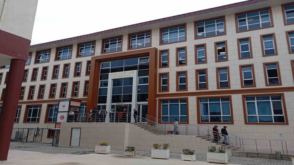 G&uuml;ll&uuml;&rsquo;n&uuml;n kızı Tuğyan &Uuml;lkem G&uuml;lter su&ccedil;lamaları kabul etmedi: "Annem d&uuml;şt&uuml;, herhangi bir temas ettiğini g&ouml;rmedim"

