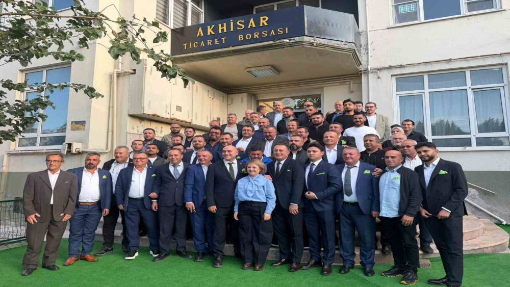 Akhisar Ticaret Borsası&rsquo;nda Başkan Alhat g&uuml;ven tazeledi
