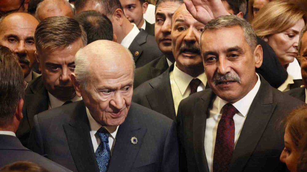 MHP Lideri Bah&ccedil;eli: "Yeni Partinin Cumhurbaşkanımız salondayken ayrılması siyasi a&ccedil;ıdan doğru olmamıştır"
