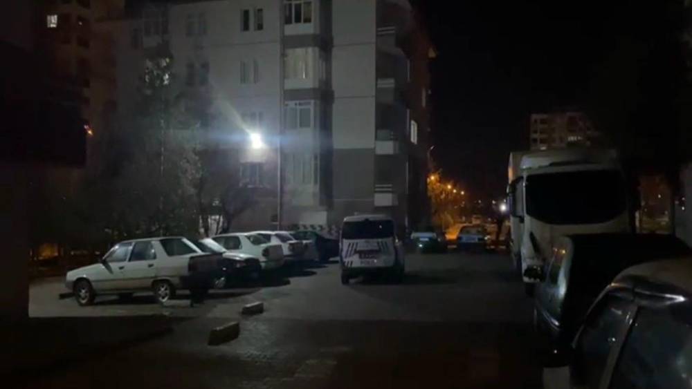Kayseri’de ekipler 1 saat arayla yaşanan farklı olaylarda bıçakla yaralanan 2 şahsı araçta buldu
