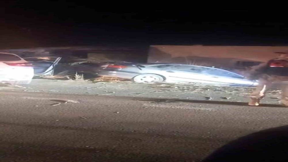 Şanlıurfa’da iki otomobil kafa kafaya çarpıştı: 1 ölü, 9 yaralı
