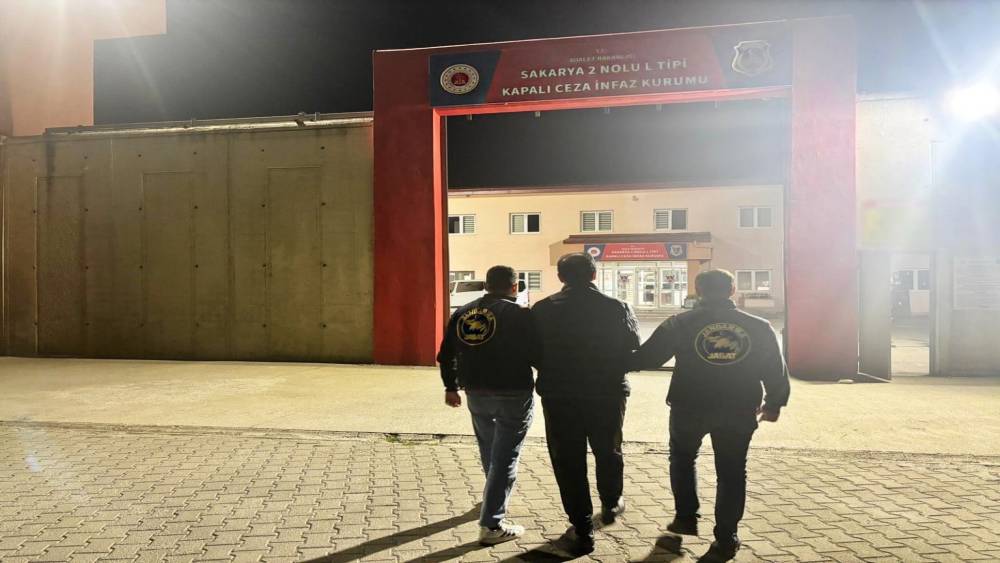 42 ve 28 yıl hapis cezası olan şahıslar jandarmadan kaçamadı
