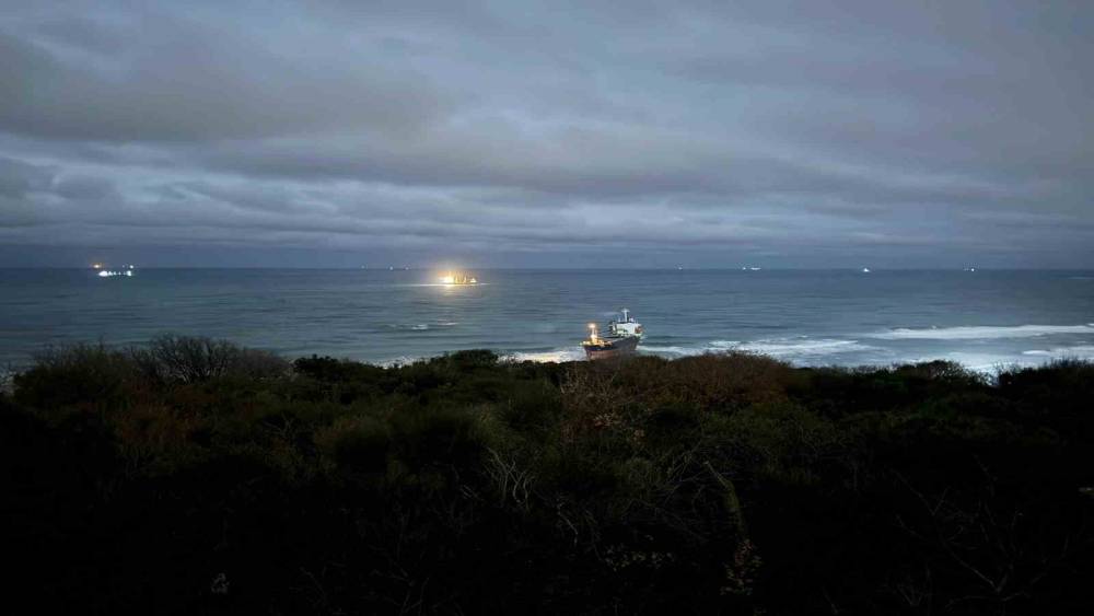 Kastamonu a&ccedil;ıklarında 10 g&uuml;n &ouml;nce vurulan gemi Sarıyer a&ccedil;ıklarında karaya oturdu
