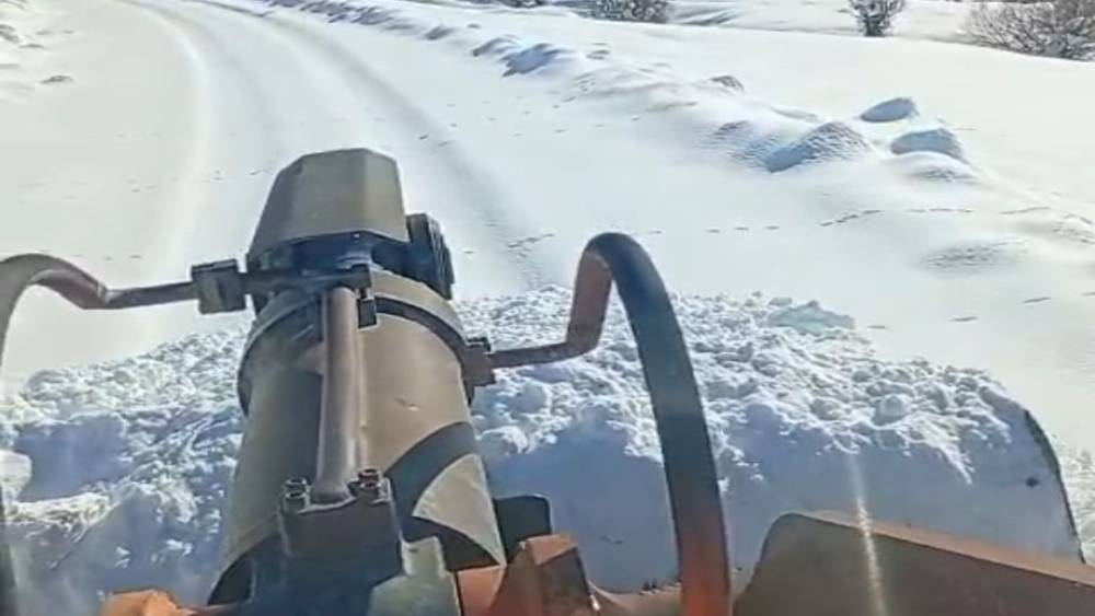 Bitlis&rsquo;te karla m&uuml;cadele &ccedil;alışmaları aralıksız devam ediyor
