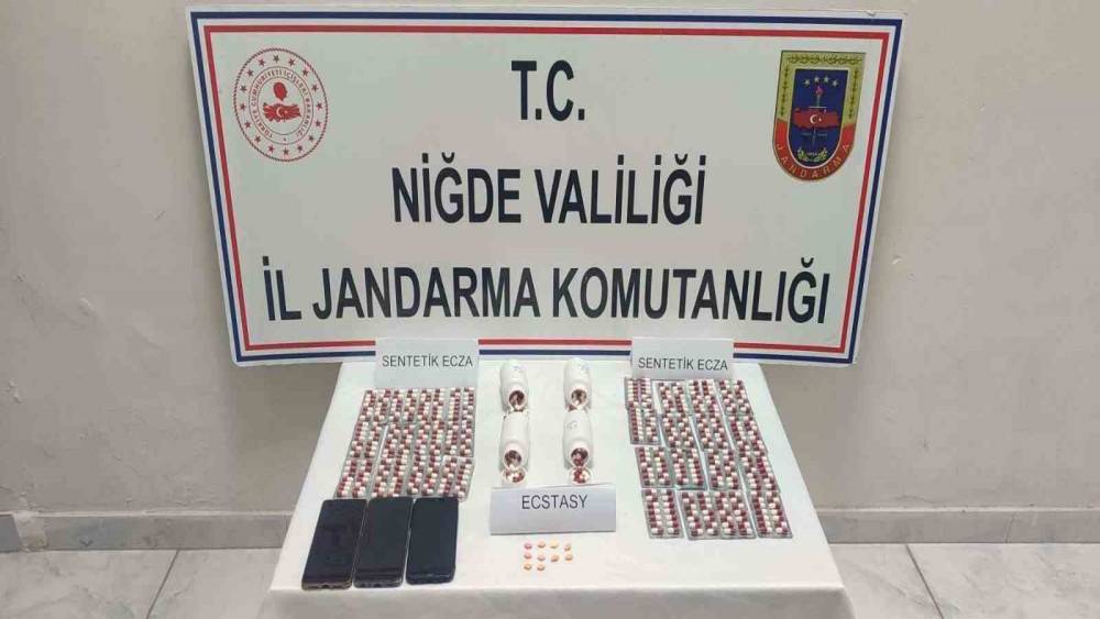 Niğde&rsquo;de uyuşturucu operasyonu: 3 g&ouml;zaltı
