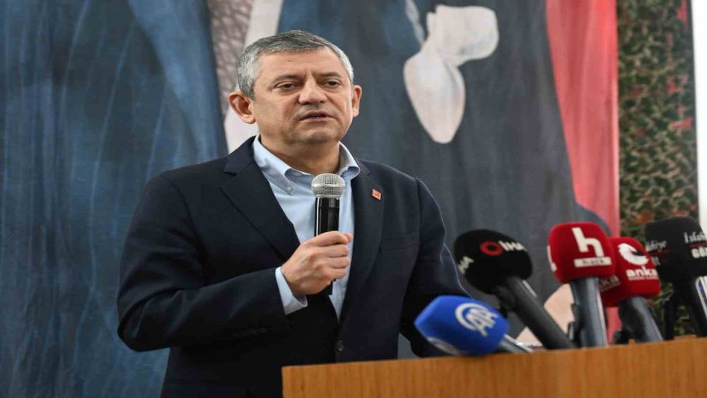 CHP Genel Başkanı &Ouml;zel depremin 3. yıl d&ouml;n&uuml;m&uuml;nde Gaziantep&rsquo;i ziyaret etti
