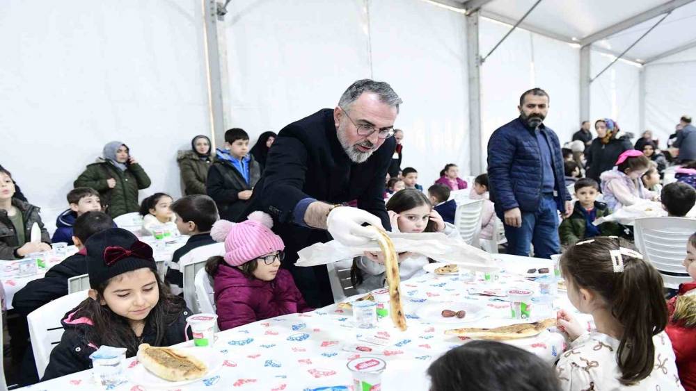 Kestelli &ccedil;ocuklar, tekne oru&ccedil;larını birlikte a&ccedil;tı
