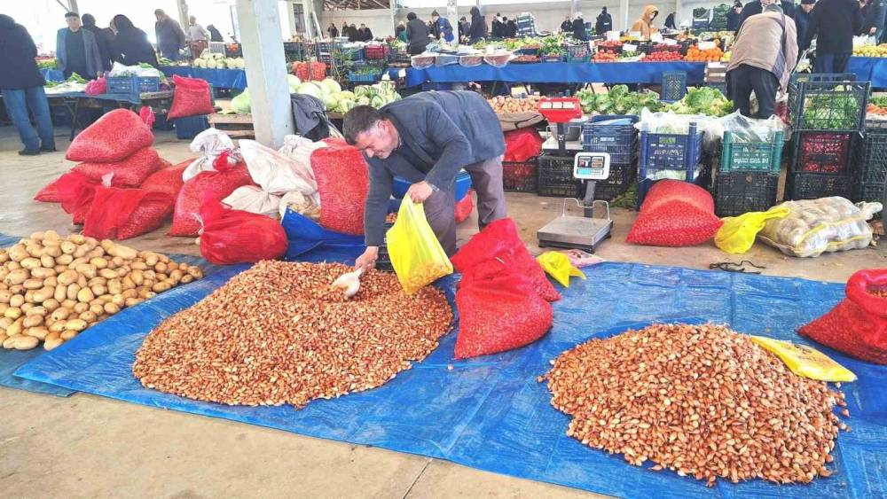 Tohumluk kuru soğanda &uuml;retim arttı, fiyat 150 liradan 100 liraya d&uuml;şt&uuml;
