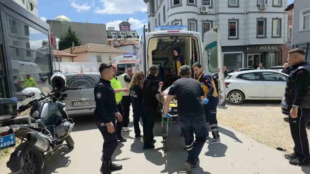 Edirne&rsquo;de iki grup arasında bı&ccedil;aklı kavga: 3 yaralı
