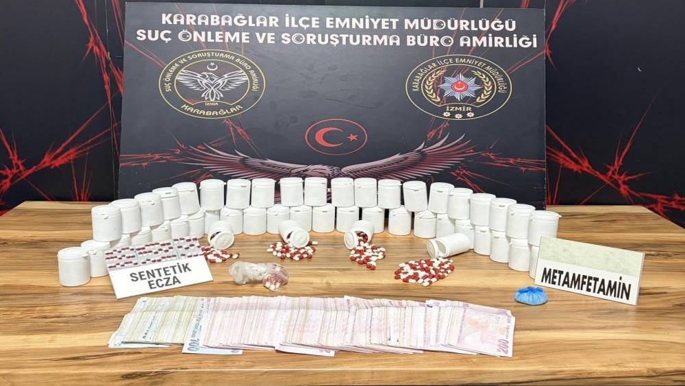 İzmir&rsquo;de binlerce uyuşturucu hap ele ge&ccedil;irildi
