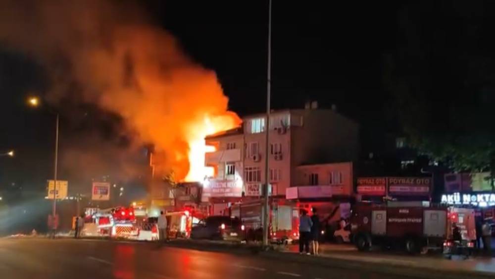 Bursa&rsquo;da iki katlı ev alev topuna d&ouml;nd&uuml;
