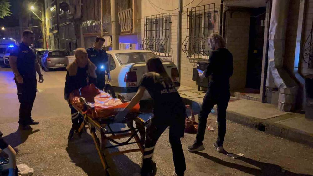 Psikolojik sorunları olan adam hem kendini hem annesini bı&ccedil;akladı
