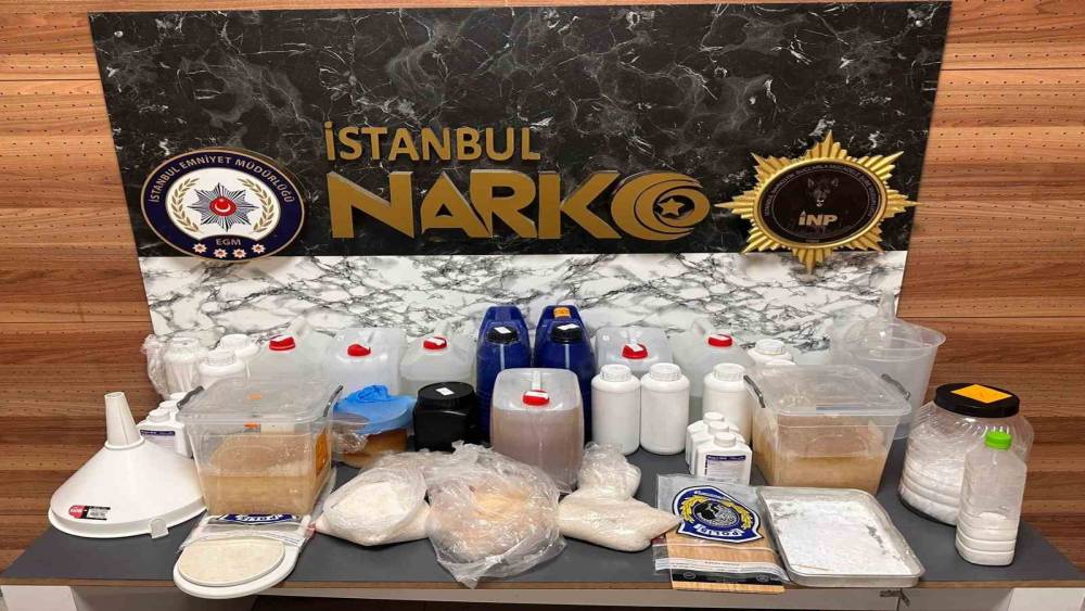 İstanbul&rsquo;da uyuşturucu operasyonu: 30 kilo metamfetamin ele ge&ccedil;irildi
