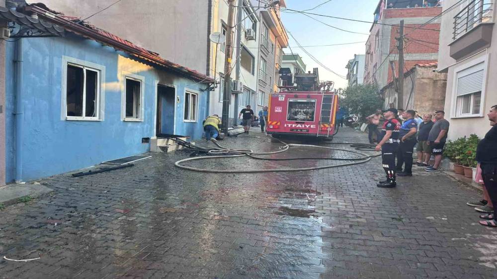K&uuml;&ccedil;&uuml;kkuyu&rsquo;da ev yangını: 1 kişi yaralandı

