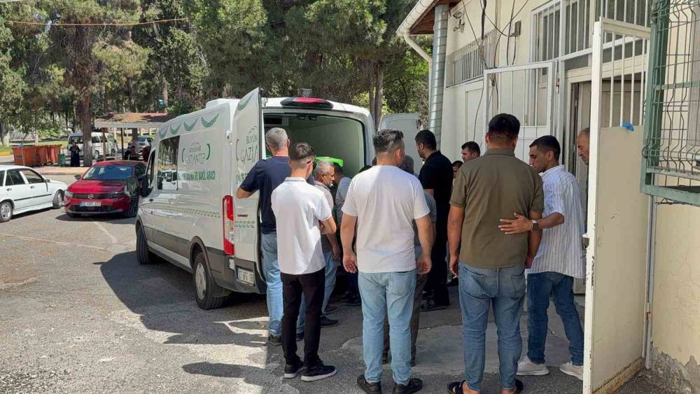 Otomobilin &ccedil;arptığı 14 yaşındaki &ccedil;ocuk hayatını kaybetti

