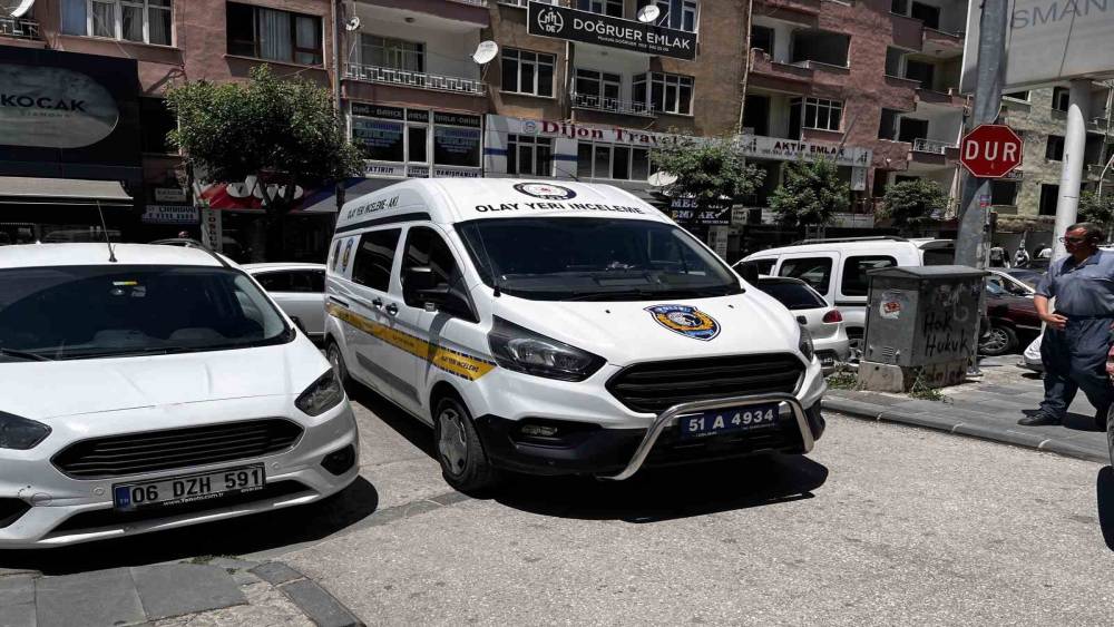 53 yaşındaki adam otel odasında &ouml;l&uuml; bulundu
