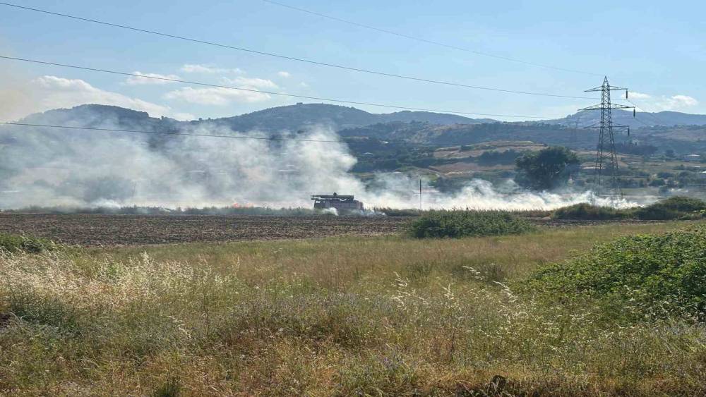 Samsun&rsquo;da samanlık alanda &ccedil;ıkan yangın s&ouml;nd&uuml;r&uuml;ld&uuml;
