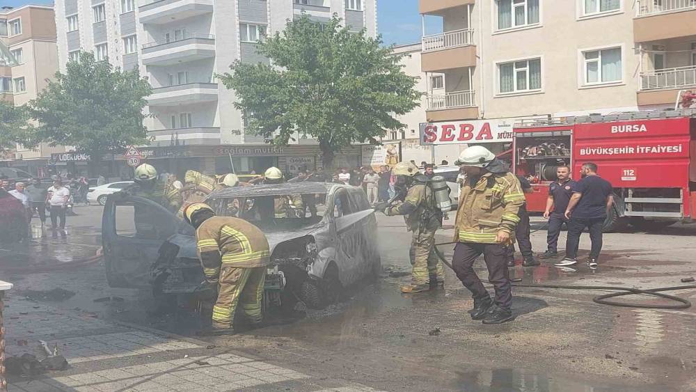 &Ccedil;akmak y&uuml;kl&uuml; ara&ccedil; alev alev yandı
