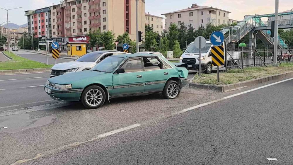 Erzurum&rsquo;da zincirleme trafik kazası: 3 yaralı
