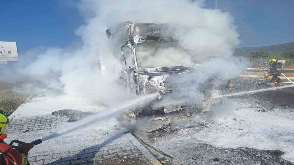 E-87 karayolunda &ccedil;ekici yangını
