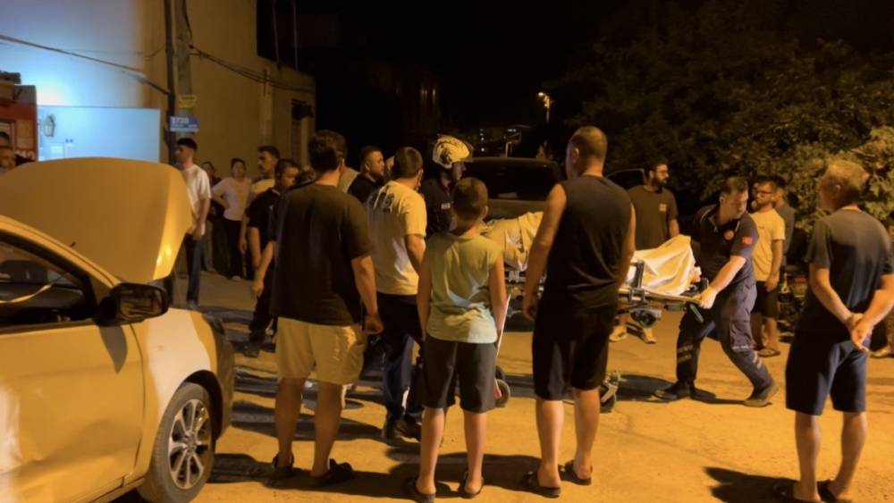 Osmaniye&rsquo;de pikap ile otomobil &ccedil;arpıştı: 3 yaralı
